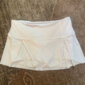 White Lululemon lost in pace skirt